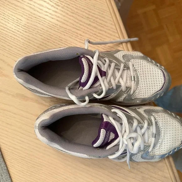 VINTAGE REEBOK RUNNING SHOES - Picture 8 of 10